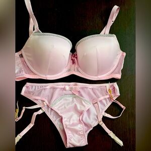 Victoria’s secrets 2 pieces Set Bra and panties! Limited edition! 34C, 36C, S